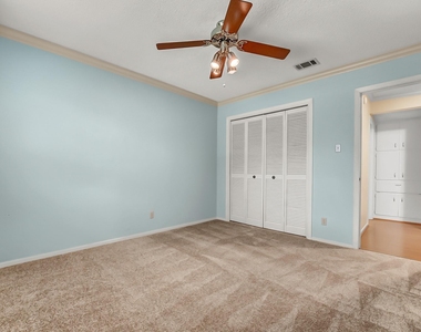 8001 Manassas Dr - Photo Thumbnail 21