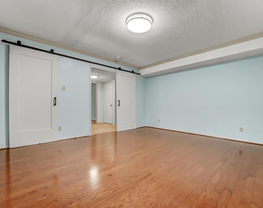 8001 Manassas Dr - Photo Thumbnail 11