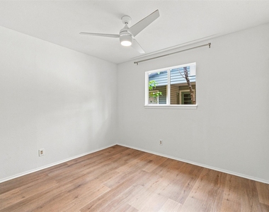 4908 Gladeview Dr - Photo Thumbnail 3
