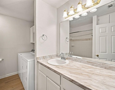 4908 Gladeview Dr - Photo Thumbnail 19