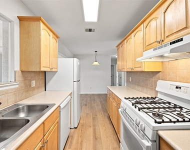 4908 Gladeview Dr - Photo Thumbnail 26