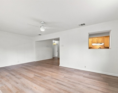 4908 Gladeview Dr - Photo Thumbnail 21