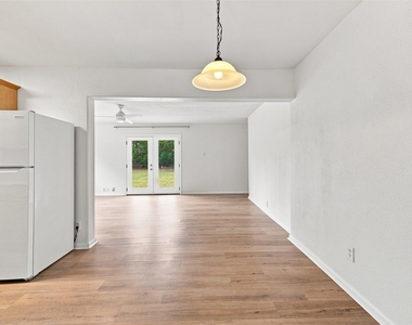 4908 Gladeview Dr - Photo Thumbnail 2