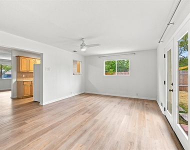 4908 Gladeview Dr - Photo Thumbnail 22