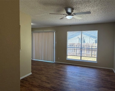 1004 Ridgemont St - Photo Thumbnail 2