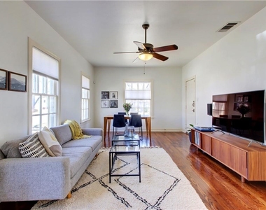 5114 Avenue G Ave - Photo Thumbnail 3