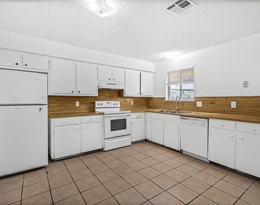 1601 Taylor Gaines St - Photo Thumbnail 4