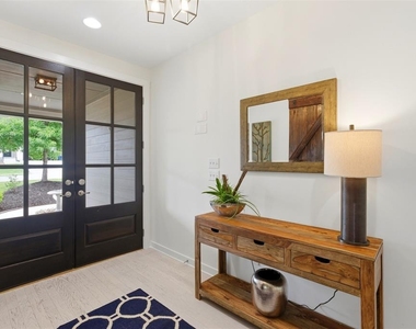 108 Orchard Park Dr - Photo Thumbnail 5