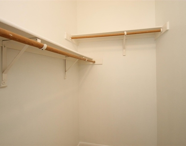 2817 Southampton Way - Photo Thumbnail 10