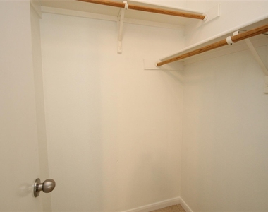 2817 Southampton Way - Photo Thumbnail 11