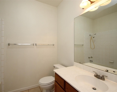 2817 Southampton Way - Photo Thumbnail 12