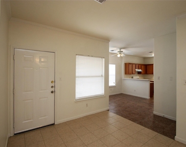 2817 Southampton Way - Photo Thumbnail 2