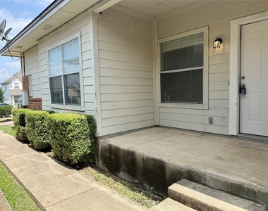 2817 Southampton Way - Photo Thumbnail 1