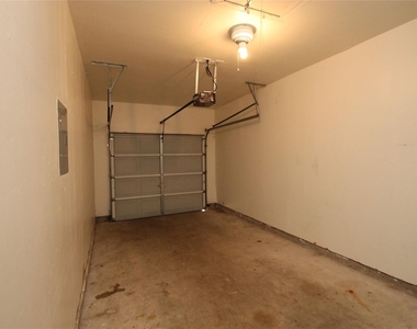 2817 Southampton Way - Photo Thumbnail 13