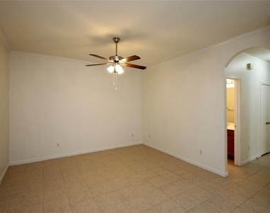 2817 Southampton Way - Photo Thumbnail 3