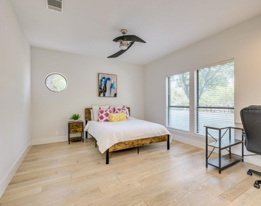 3914 Latimer Dr - Photo Thumbnail 5