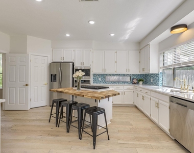 3914 Latimer Dr - Photo Thumbnail 17