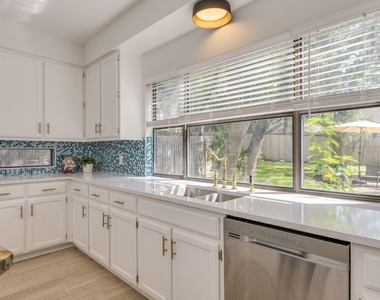 3914 Latimer Dr - Photo Thumbnail 18