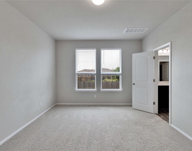 1105 Burin Dr - Photo Thumbnail 15