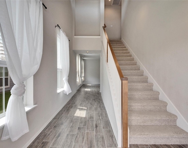 1105 Burin Dr - Photo Thumbnail 4