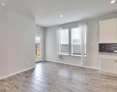 1105 Burin Dr - Photo Thumbnail 10