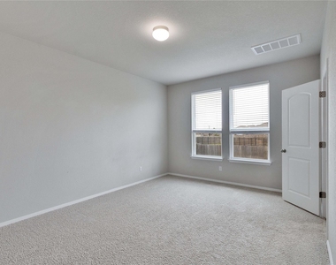 1105 Burin Dr - Photo Thumbnail 14