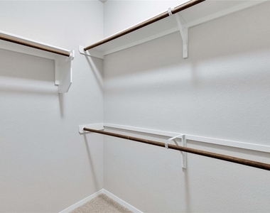 1105 Burin Dr - Photo Thumbnail 18