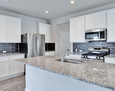 1105 Burin Dr - Photo Thumbnail 8