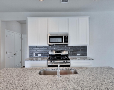 1105 Burin Dr - Photo Thumbnail 6