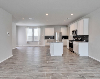1105 Burin Dr - Photo Thumbnail 9