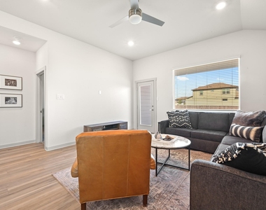 526 Millbrook Blvd - Photo Thumbnail 11