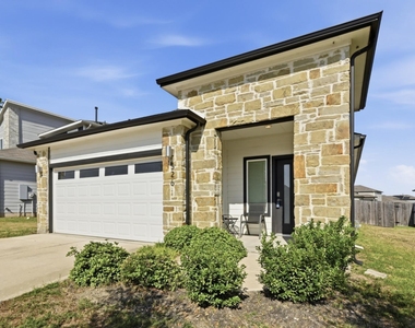 526 Millbrook Blvd - Photo Thumbnail 1