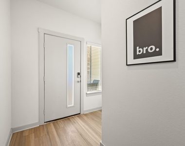 526 Millbrook Blvd - Photo Thumbnail 5