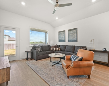526 Millbrook Blvd - Photo Thumbnail 12
