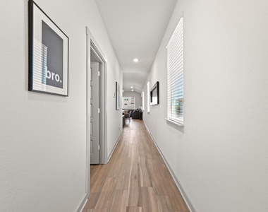 526 Millbrook Blvd - Photo Thumbnail 4