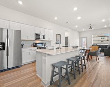 526 Millbrook Blvd - Photo Thumbnail 6