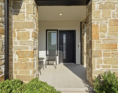 526 Millbrook Blvd - Photo Thumbnail 3
