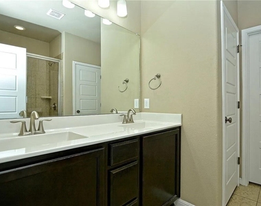 9512 Solana Vista Loop - Photo Thumbnail 17