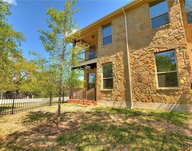 9512 Solana Vista Loop - Photo Thumbnail 24