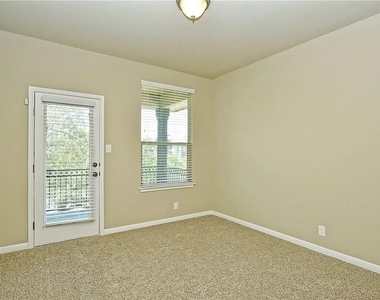 9512 Solana Vista Loop - Photo Thumbnail 19