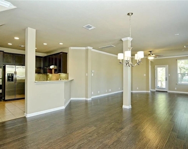 9512 Solana Vista Loop - Photo Thumbnail 6