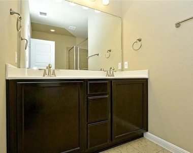 9512 Solana Vista Loop - Photo Thumbnail 13