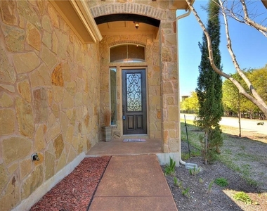 9512 Solana Vista Loop - Photo Thumbnail 2