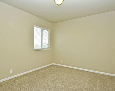 9512 Solana Vista Loop - Photo Thumbnail 20