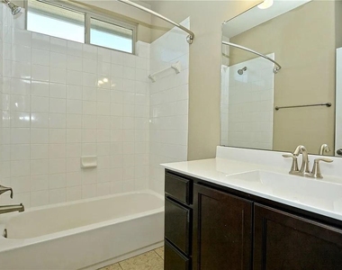 9512 Solana Vista Loop - Photo Thumbnail 21