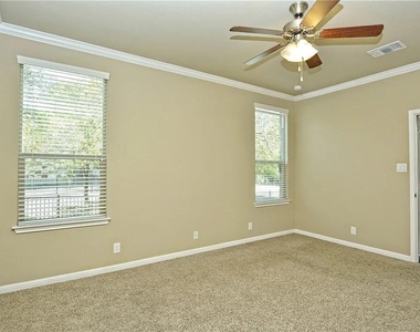 9512 Solana Vista Loop - Photo Thumbnail 12