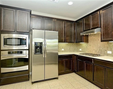 9512 Solana Vista Loop - Photo Thumbnail 7