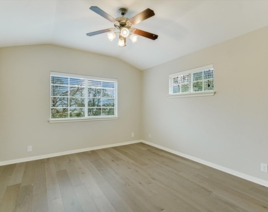 1310 W Parmer Ln - Photo Thumbnail 16