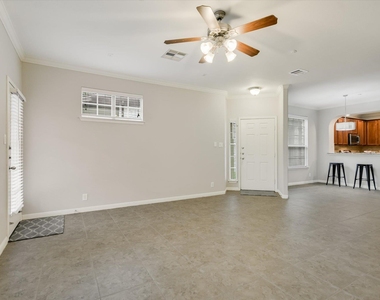1310 W Parmer Ln - Photo Thumbnail 8