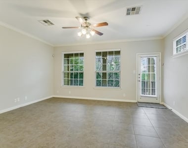 1310 W Parmer Ln - Photo Thumbnail 11